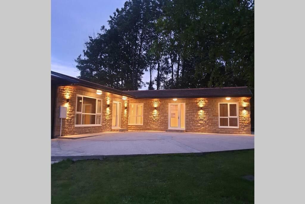 Luxury Five Star Cottage One Tantobie Exterior foto